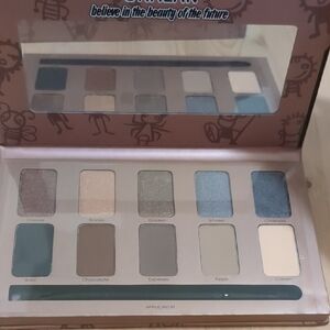 Ulta Beauty Eyeshadow Palette with Cream and Blue Hues